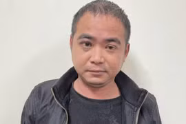 Tạm giữ đối tượng cầm dao chém vợ con trong quán gội đầu