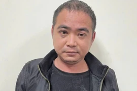 Tạm giữ đối tượng cầm dao chém vợ con trong quán gội đầu