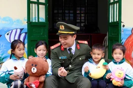 Tuổi trẻ Phòng An ninh nội địa với chương trình ấm áp mùa đông vùng cao