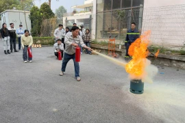 Tuyên truyền, thực tập phương án chữa cháy tại Xí nghiệp sản xuất nội thất HHPD