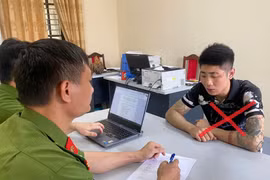 Bắt đối tượng lừa đảo chiếm đoạt điện thoại của tài xế taxi