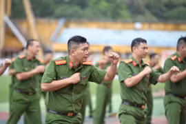 Đánh giá kết quả tập huấn điều lệnh, võ thuật Công an nhân dân 