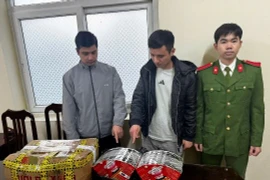 Bắt 2 đối tượng mua bán pháo nổ