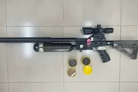 Nam thanh niên đặt mua súng và hàng trăm viên đạn cất giấu trong nhà