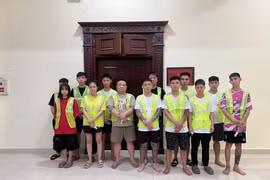 Tạm giữ 13 đối tượng để điều tra về hành vi buôn bán hàng cấm tại Lounge Gas Remix