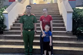 Kịp thời hỗ trợ bé trai đi lạc trong khu đô thị