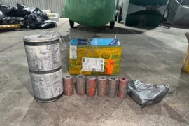 Bắt nhóm đối tượng sản xuất, buôn bán pháo nổ qua đường bưu chính