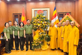 Lãnh đạo Công an Hà Nội chúc mừng mùa Phật đản an lạc, cát tường