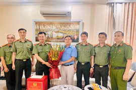 Công an Hà Nội tri ân các đồng chí nguyên lãnh đạo nhân kỷ niệm 80 năm Ngày truyền thống lực lượng An ninh nhân dân