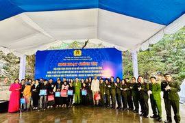 Phụ nữ Công an Thủ đô tổ chức sinh hoạt chính trị, phát động Tết trồng cây