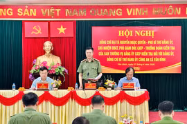 Đại tá Nguyễn Ngọc Quyền, Phó Bí thư Đảng ủy, Phó Giám đốc, Chủ nhiệm Ủy ban Kiểm tra Đảng ủy CATP Hà Nội phát biểu kết luận tại Công an xã Vân Đình