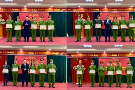 Nhiều tập thể, cá nhân được vinh dự nhận bằng khen, giấy khen của Bộ Công an, UBND Thành phố, Công an Thành phố Hà Nội,...