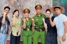 Cười té ghế với bí kíp "dọn dẹp" vỉa hè có 1-0-2 của các anh công an