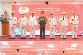 Chỉ huy Công an phường Yên Nghĩa trao quyết định nâng cấp bậc hàm, nâng lương năm 2026 cho cán bộ, chiến sĩ công an phường