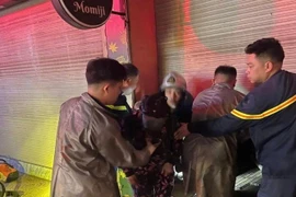 Kịp thời cứu người mắc kẹt trong đám cháy tại phường Phương Liệt