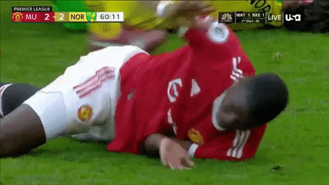 Phản ứng giận dữ của Pogba sau khi nhận cú đá của Maguire