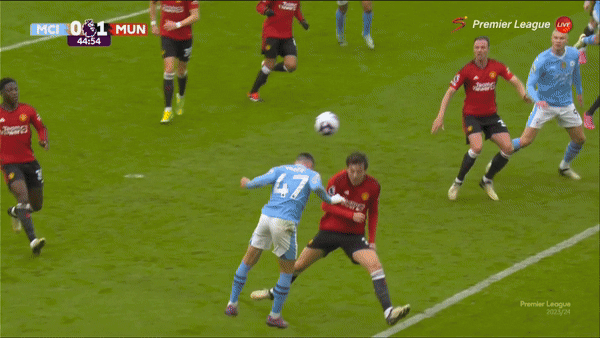 Pha bỏ lỡ khó tin với đẳng cấp của Haaland