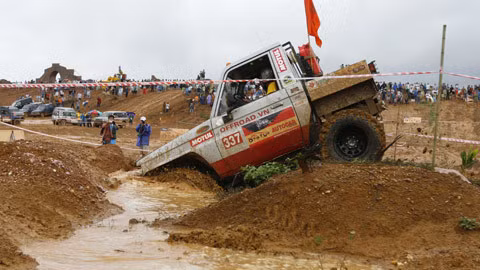 “Ngựa” của vận động viên Hùng offroad bị mắc kẹt ở bài thi số 2