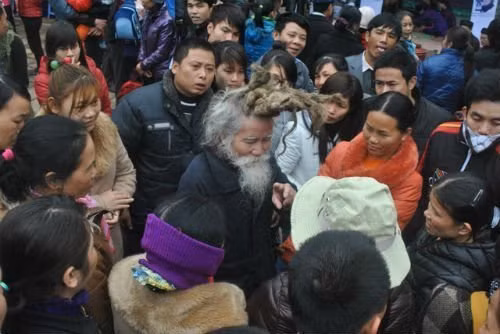 'Dị nhân' tóc búi hình rồng bất ngờ xuất hiện ở hội Lim ảnh 7