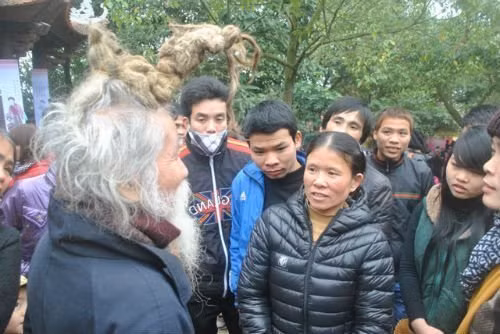 'Dị nhân' tóc búi hình rồng bất ngờ xuất hiện ở hội Lim ảnh 4