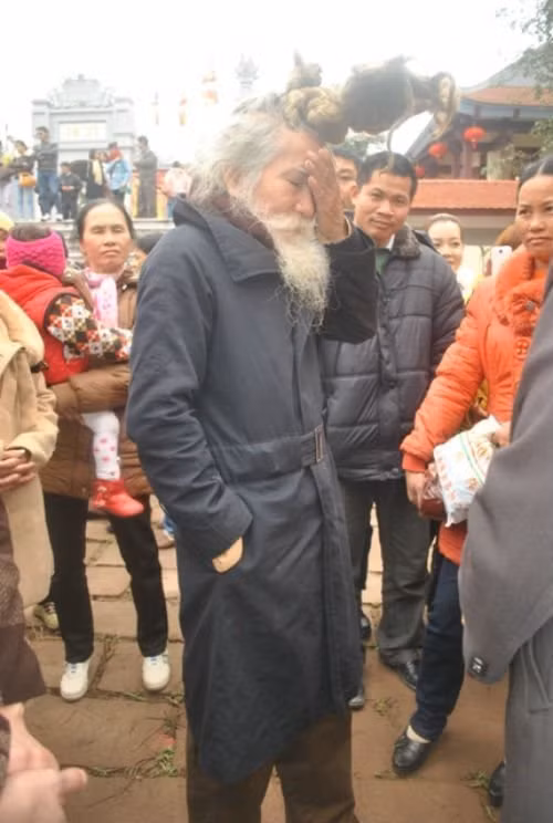 'Dị nhân' tóc búi hình rồng bất ngờ xuất hiện ở hội Lim ảnh 6