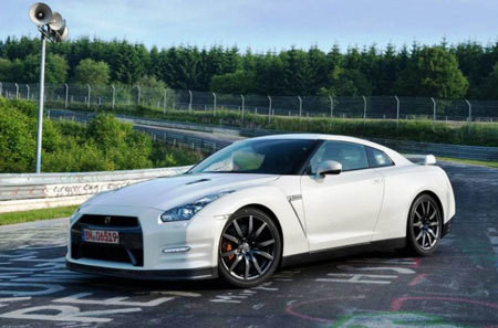 Siêu xe thể thao Nissan GT-R giá “mềm” ấn tượng cùng người đẹp ảnh 8