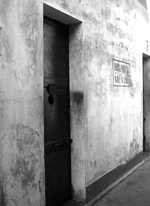 Phòng biệt giam của T.