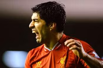 Bộ ba Liverpool lọt vào “Đội hình của năm” ảnh 10