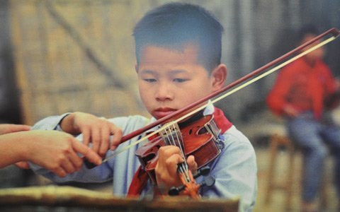 Cảnh trẻ em thời chiến đào hầm ảnh 9