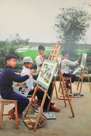 Cảnh trẻ em thời chiến đào hầm ảnh 10