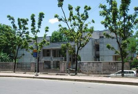 Ngôi nhà bị bỏ hoang ở số 300 Kim Mã Ngôi nhà bị bỏ hoang ở số 300 Kim Mã