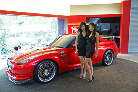 Siêu xe thể thao Nissan GT-R giá “mềm” ấn tượng cùng người đẹp ảnh 6