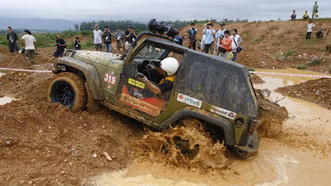 Vận động viên David phải tự mình chạy đi tìm neo để kéo xe, nhưng vẫn không vượt qua bài thi số 2