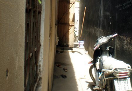 Một khu nhà trọ vắng vẻ vì tin đồn "có ma" vào thời điểm tháng 6/2009 Một khu nhà trọ vắng vẻ vì tin đồn "có ma" vào thời điểm tháng 6/2009