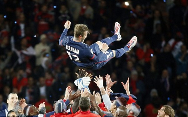 Beckham khóc ròng ngày giã từ sự nghiệp ảnh 2 Beckham khóc ròng ngày giã từ sự nghiệp ảnh 2