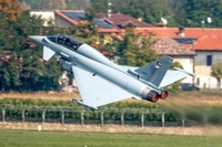 Tiêm kích Eurofighter Typhoon tối tân hư hại nặng sau cuộc tấn công tên lửa của Iran