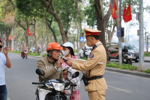 Công an Hà Nội xuyên Tết giữ bình yên Thủ đô: Khi mỗi chốt kiểm soát là một “lá chắn” an toàn