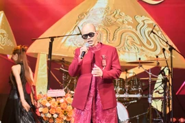 Phan Đinh Tùng trình làng MV “Happy New Year” trước thềm năm mới 