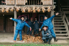 Dàn nghệ sĩ "Gia đình Haha" trở thành gia chủ "bất đắc dĩ"