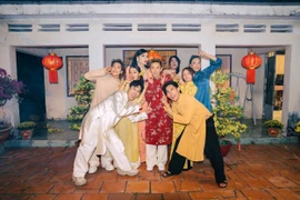 Kay Trần rủ rê dàn "anh tài" quay MV Tết vui nhộn 