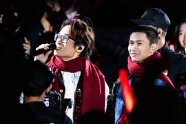 Nguyễn Hùng bất ngờ xuất hiện tại concert “The Rose” của Hà Anh Tuấn ở Đà Lạt 