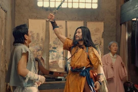 Phương Nam tái xuất sau “Mưa đỏ”: Diện mạo lạ lẫm, hoá thân giang hồ hảo hán