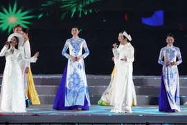 Cẩm Ly – Quốc Đại gây thương nhớ tại đêm khai mạc Lễ hội Văn hóa Sông nước Cần Thơ