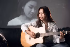 Vy Vy đưa người lớn trở lại ký ức tuổi thơ qua EP "Em là hoa hồng nhỏ"