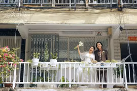 Việt Hương – Hoài Phương tung bộ ảnh kỷ niệm 20 năm ngày cưới 