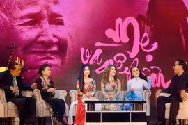 Hà Phương mang "bí mật gia đình" lên sóng truyền hình Mỹ