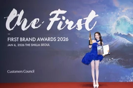 Han Sara tỏa sáng trên thảm đỏ Hàn Quốc, hạnh phúc với giải thưởng đầu tiên của năm 2026