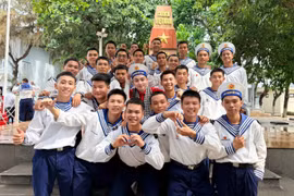 Trương Trần Anh Duy khắc họa hình ảnh người chiến sĩ Hải quân bằng âm nhạc trong MV "Nguyện"