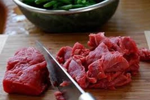 Phát hiện hàng loạt mẫu thịt lợn được "hô biến" thành thịt bò tại Hà Nội