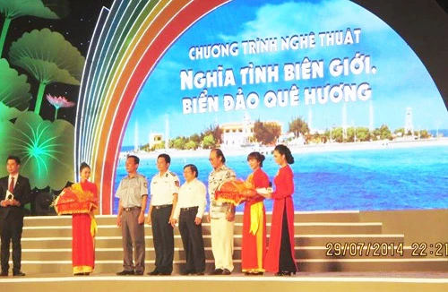 Thêm 1 tỷ đồng ủng hộ cho chương trình vì biên giới, biển đảo Tổ quốc